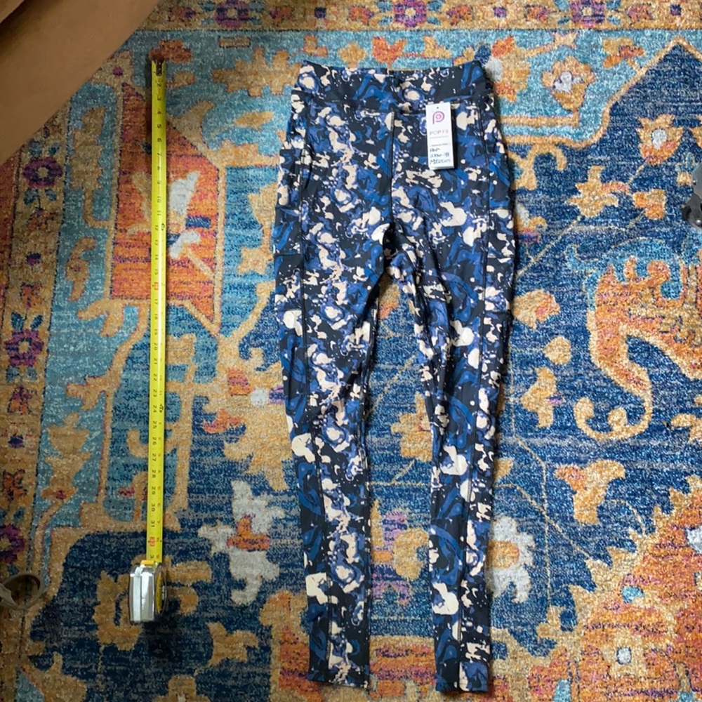 Patterned PopFit long athletic leggings w/ pockets